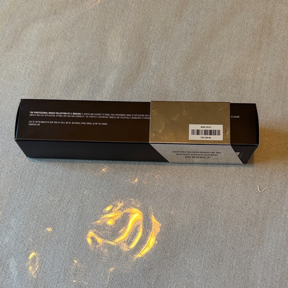 IL MAKIAGE Black and White Makeup Brush - Picture 3 of 3